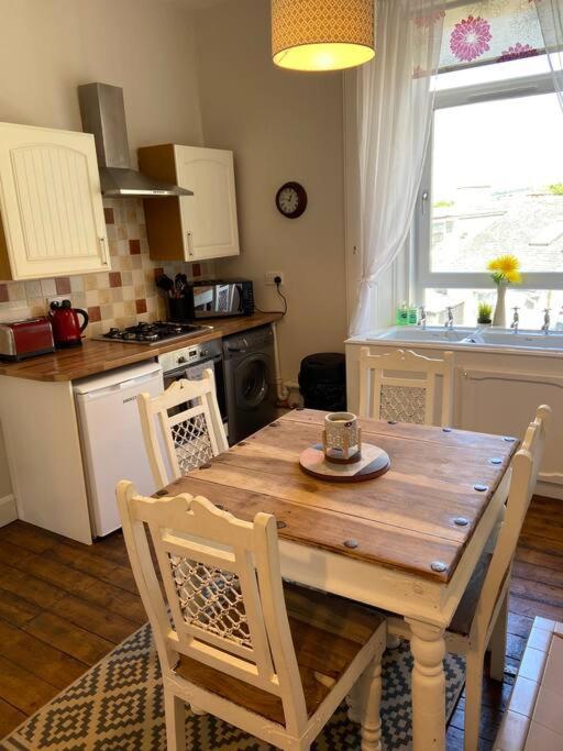 Beautiful Traditional Flat In The Center Of Largs. 외부 사진